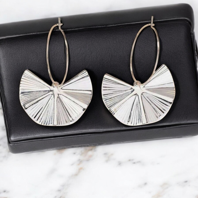 Boucles d'oreilles argentées feuille ondulée
