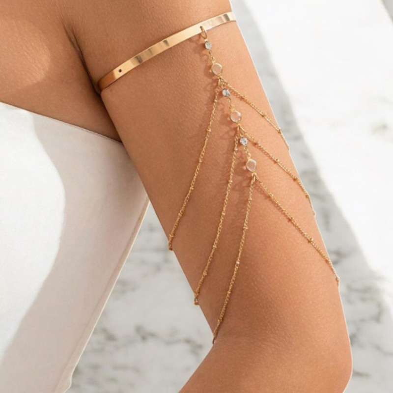 Bracelet haut de bras chaînettes et strass doré