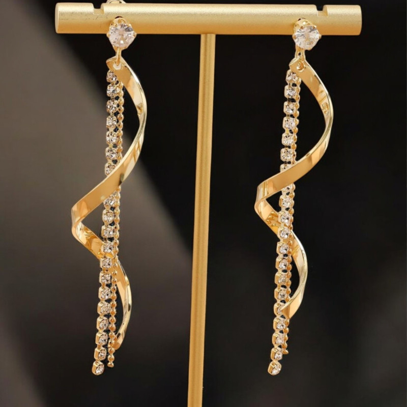 Boucles d'oreilles dorées pendantes torsades et strass