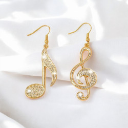 Boucles d'oreilles dorées notes de musique asymétriques