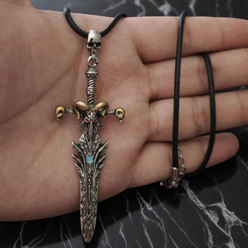 Collier argenté épée Warcraft