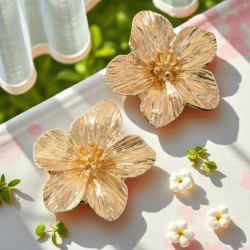 Boucles d'oreilles fleurs de cerisier dorées
