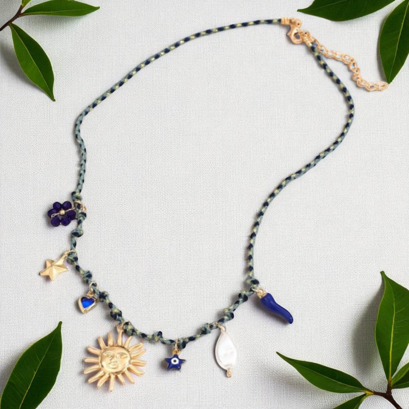 Collier tressé bleu foncé avec soleil