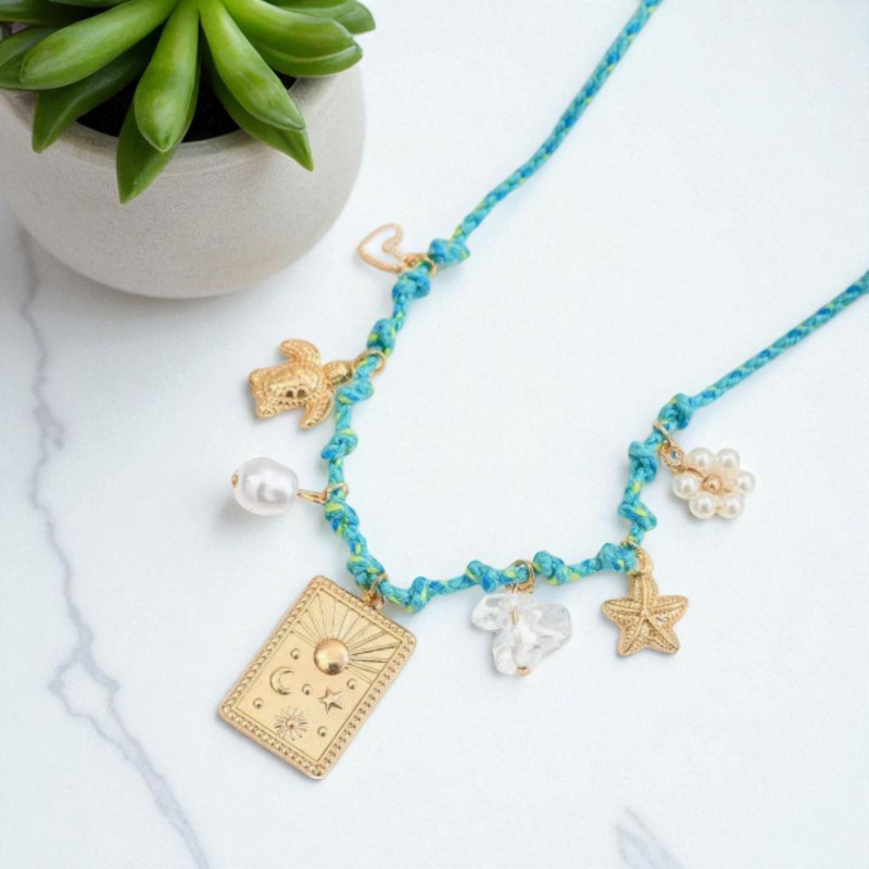 Collier tressé bleu clair tortue et étoile de mer