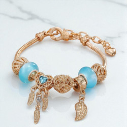 Bracelet charms doré attrape-rêves et perles bleues