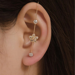Boucle d'oreille traversante dorée avec fleur