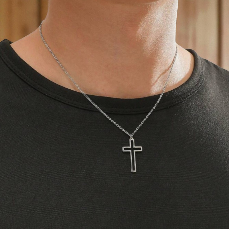 Collier argenté homme avec croix ajourée Acier