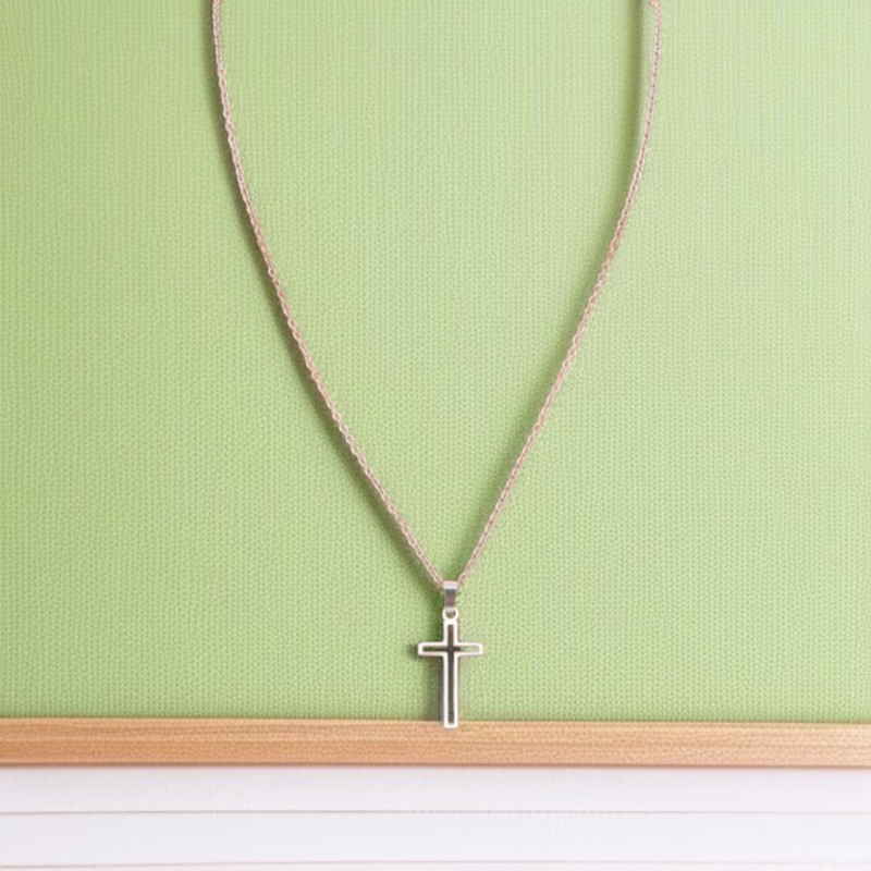 Collier argenté croix ajourée Acier