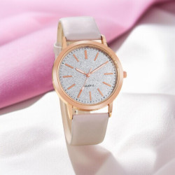 Montre grise avec cadran pailleté