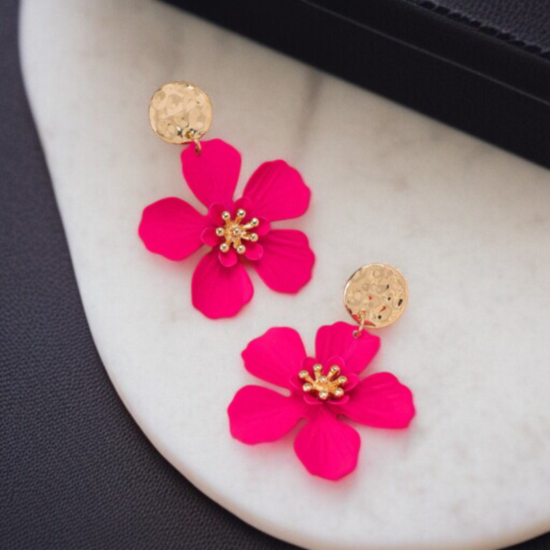 Boucles d'oreilles dorées fleurs rose fuchsia