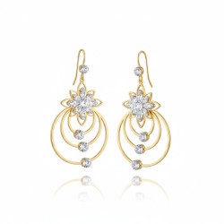Boucles d'oreilles dorées anneaux et fleurs