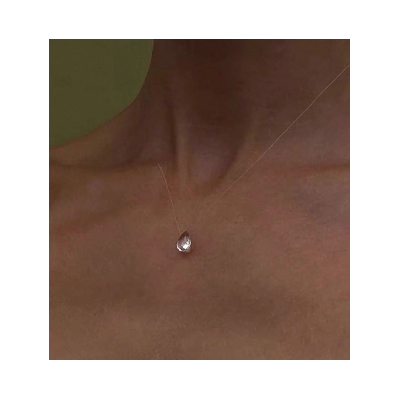 Collier transparent avec goutte