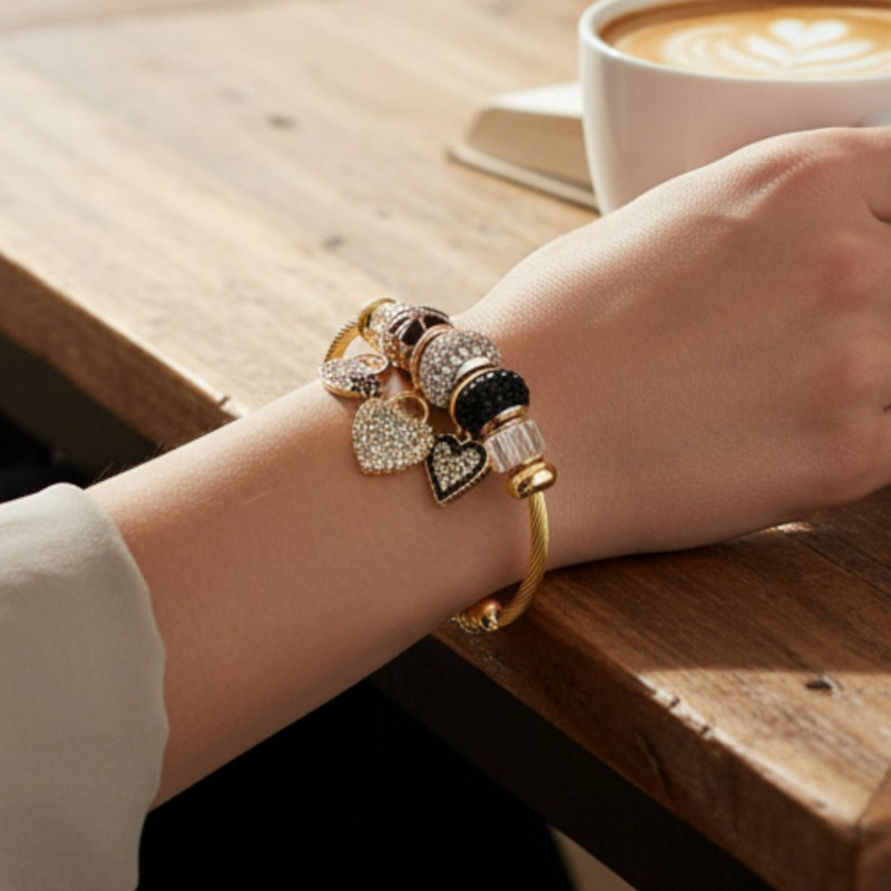 Bracelet charms doré coeur strass noir Acier