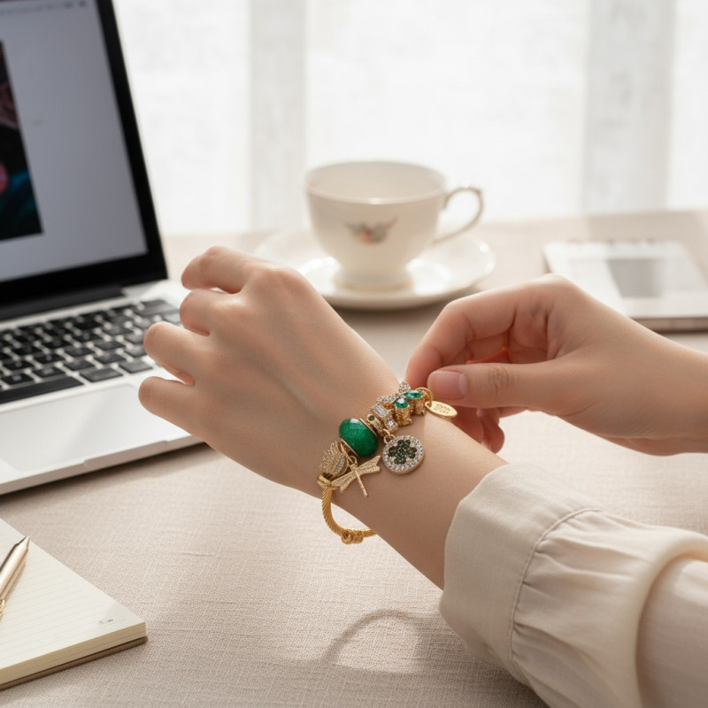 Bracelet charms doré libellule et papillon vert Acier