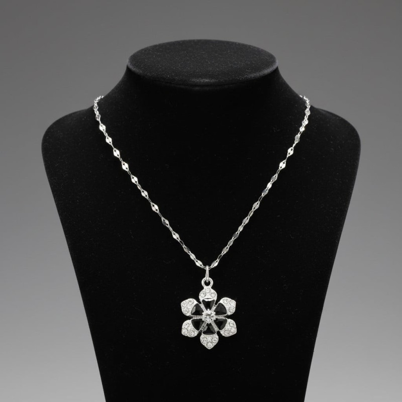 Collier argenté fleur strass noir et blanc Plaqué or blanc