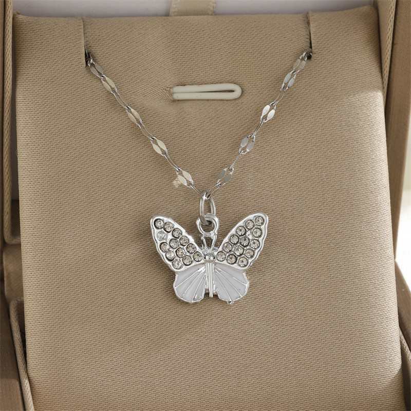 Collier argenté papillon blanc Plaqué or blanc