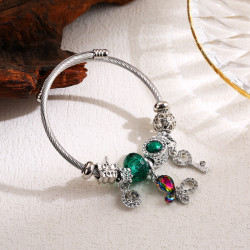 Bracelet charms argenté papillon multicolore et perles vertes Acier