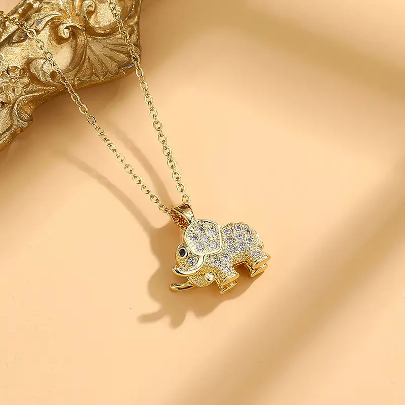 Collier doré éléphant et zircon Acier