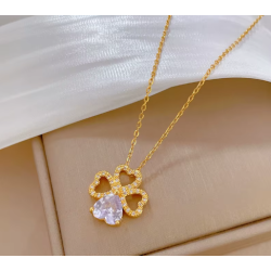 Collier doré trèfle en coeur et zircon Plaqué or
