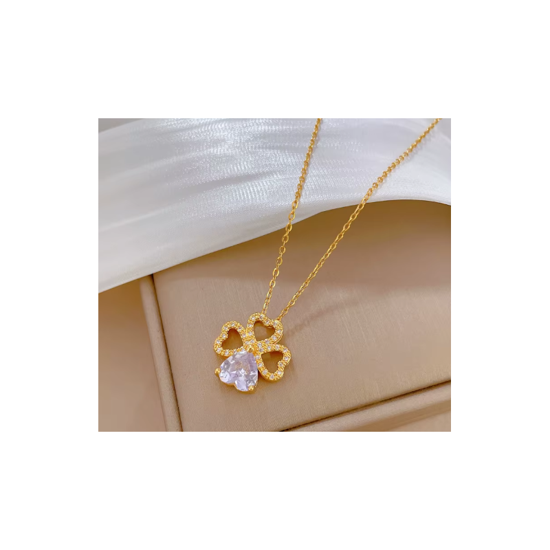 Collier doré trèfle en coeur et zircon Plaqué or