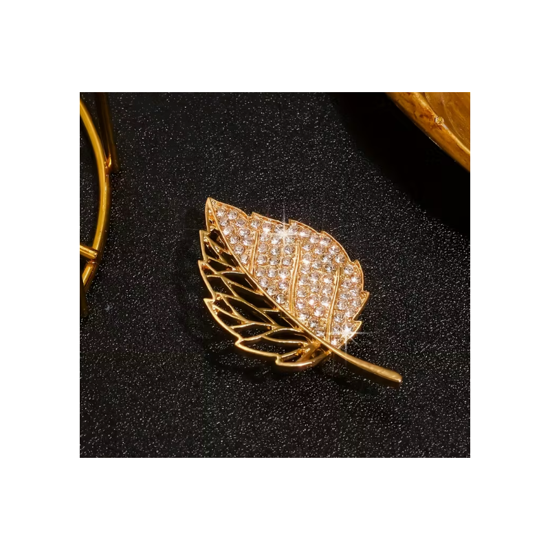 Broche dorée feuille asymétrique ajourée