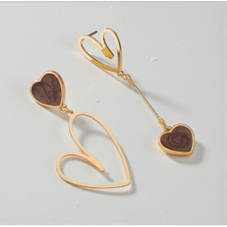 Boucles d'oreilles dorées cœur asymétrique marron