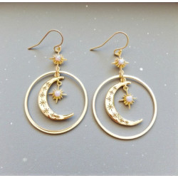Boucles d'oreilles dorées croissant de lune et étoiles