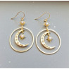 Boucles d'oreilles dorées croissant de lune et étoiles