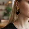 Boucles d'oreilles dorées coeur noir métal texturé