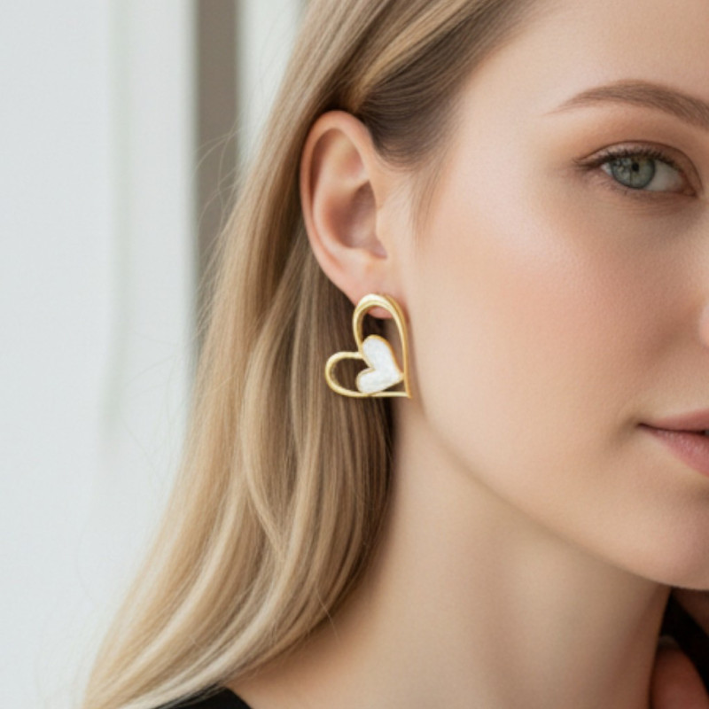 Boucles d'oreilles dorées double coeur ajouré et blanc