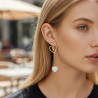 Boucles d'oreilles dorées asymétriques coeurs blancs