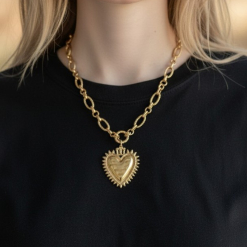 Collier grandes mailles dorées coeur rayonnant