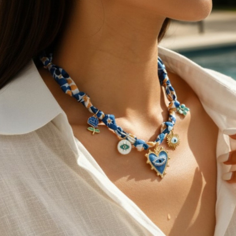 Collier foulard bleu charms mauvais œil dorés