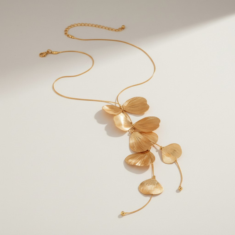 Collier plongeant fleurs filigranées dorées