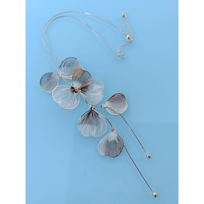 Collier plongeant fleurs filigranées dorées