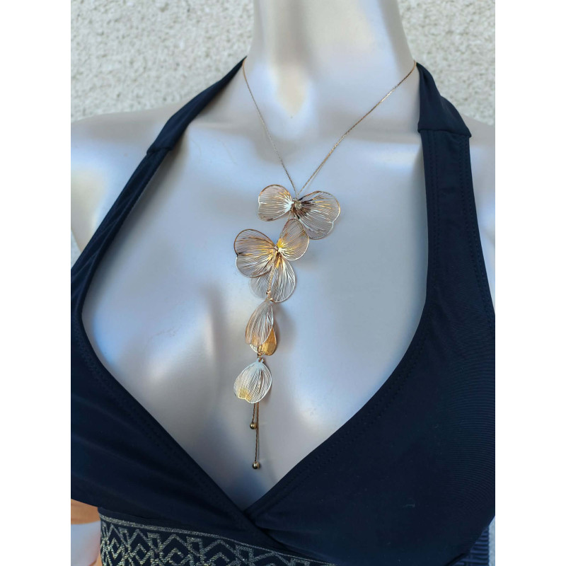 Collier plongeant fleurs filigranées dorées