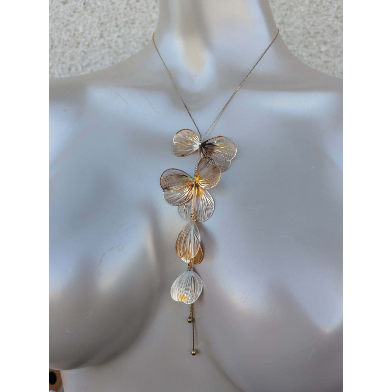 Collier plongeant fleurs filigranées dorées