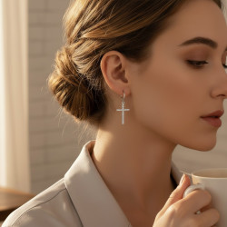 Boucles d'oreilles croix argentée strass