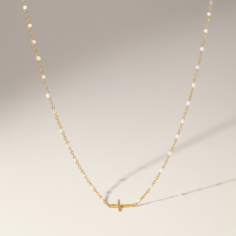 Collier doré croix et perles d'émail blanches Acier