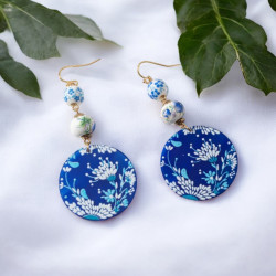 Boucles d'oreilles acrylique fleurs bleues