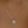 Collier soleil rayonnant strass doré