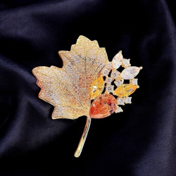 Broche dorée feuille d'érable