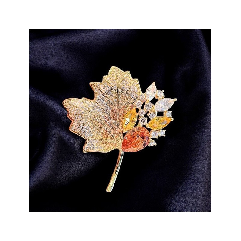 Broche dorée feuille d'érable