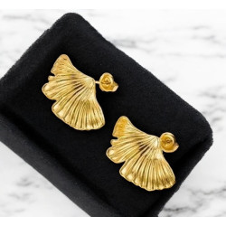 Clous d'oreilles dorées feuilles de ginkgo Plaqué or